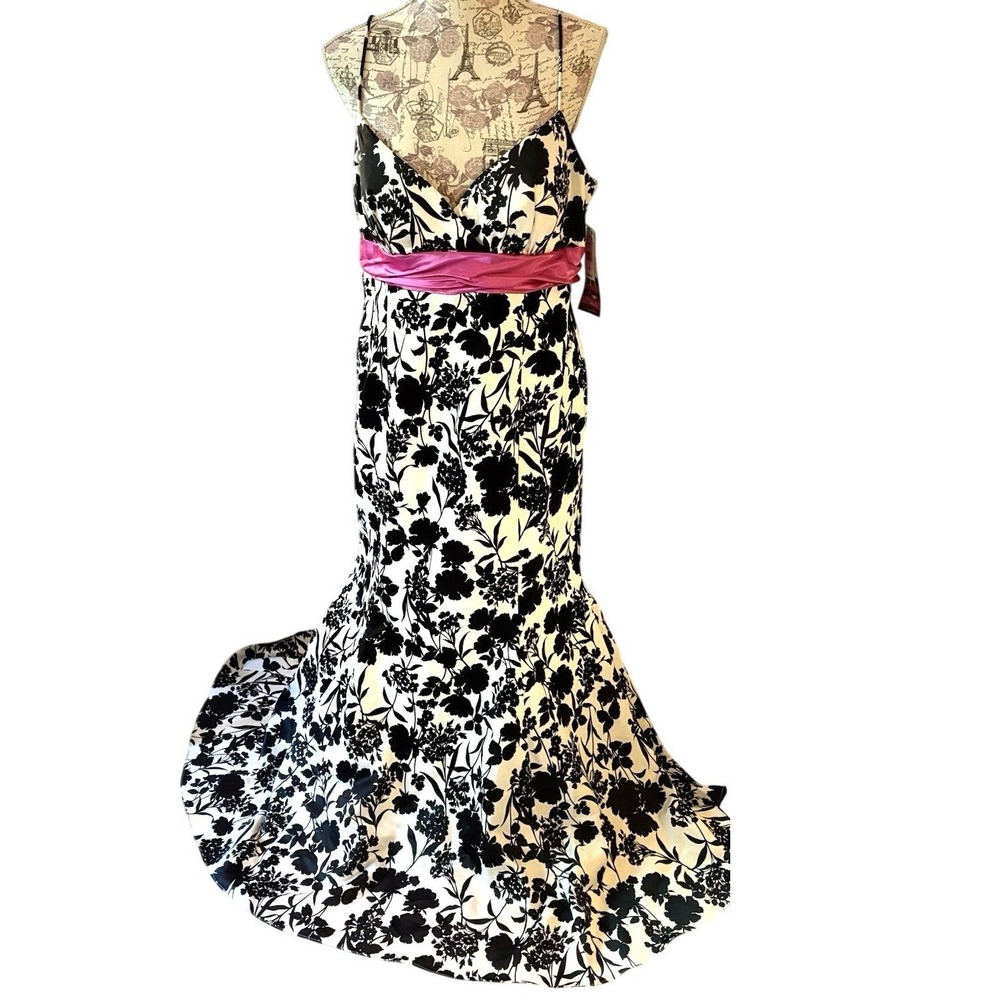 Vintage NWT Y2K $ 200‎ Halter Neck Gown black SZ 16, barbiecore fairycore dress